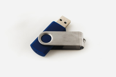 Флеш-накопичувач USB 2.0 16Gb Goodram Twister NAVY Blue bulk