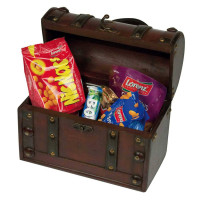 Маленький, деревянный сундук с практичной, металлической застёжкой