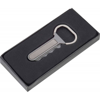 Металлический брелок в форме ключа