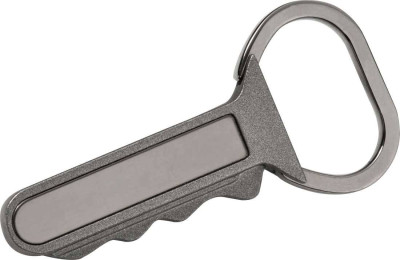Металлический брелок в форме ключа