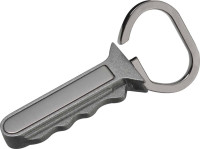 Металлический брелок в форме ключа